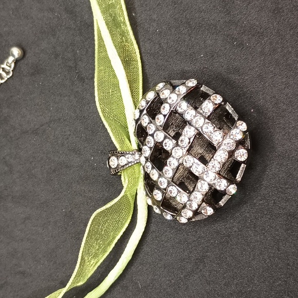 Hand Crafted Silver and Green Heart Necklace - Picture 2 of 4